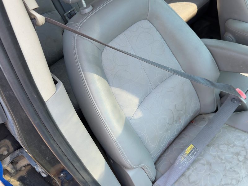 2005 Saturn Vue Front Seat Belt RH