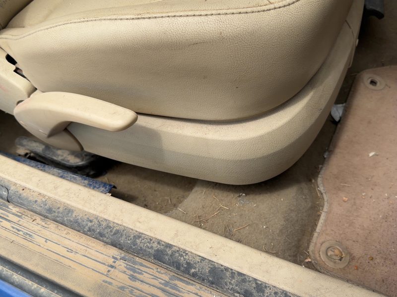 2007 Volkswagen Beetle (type 1) Seat Track RH
