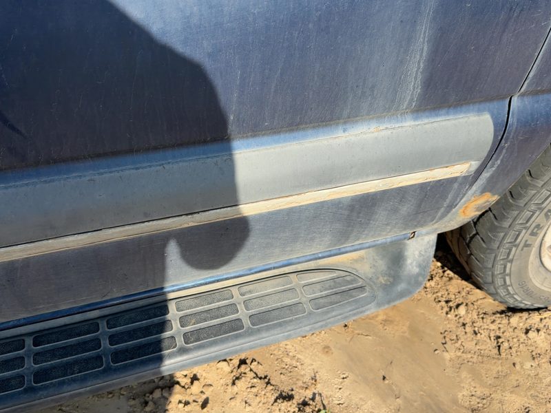 2000-2006 Chevy/gmc Suburban 1500 Series Front Door Moulding RH