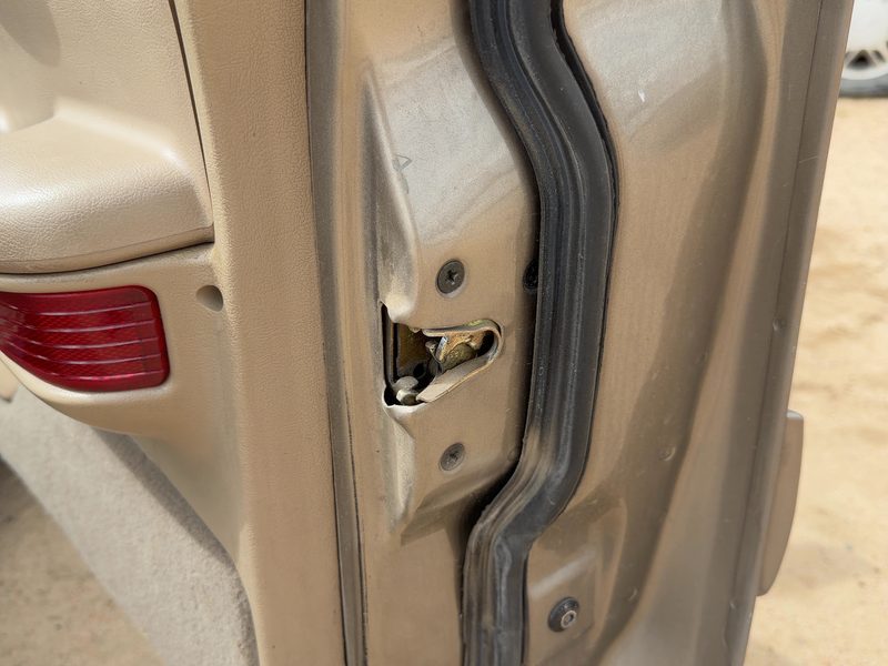 1998-2006 Mercury Grand Marquis (79 & Up) Front Door Latch RH