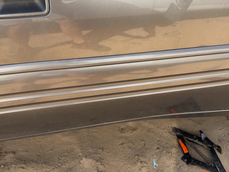 1999 Pontiac Bonneville (80 & Up) Front Door Moulding RH