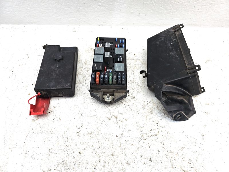 2000-2005 Buick Century Engine Fuse Box