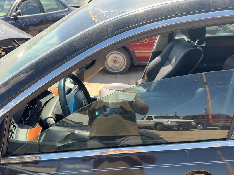 2006-2010 Infiniti M35 Front Door Glass/Window LH