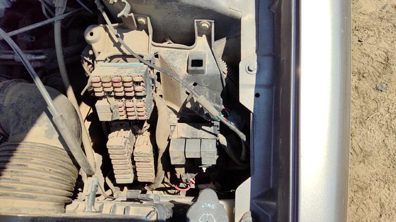 1999 Cadillac Deville (80 & Up) Engine Fuse Box