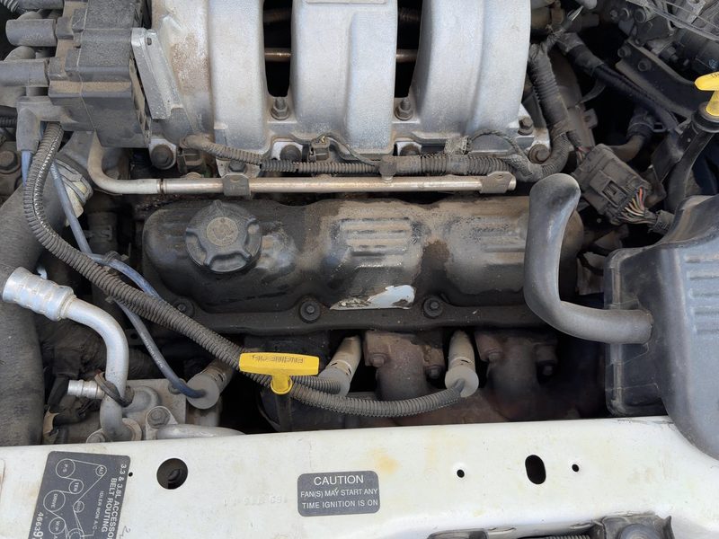 1998-2000 Chrysler Town & Country Cylinder Head