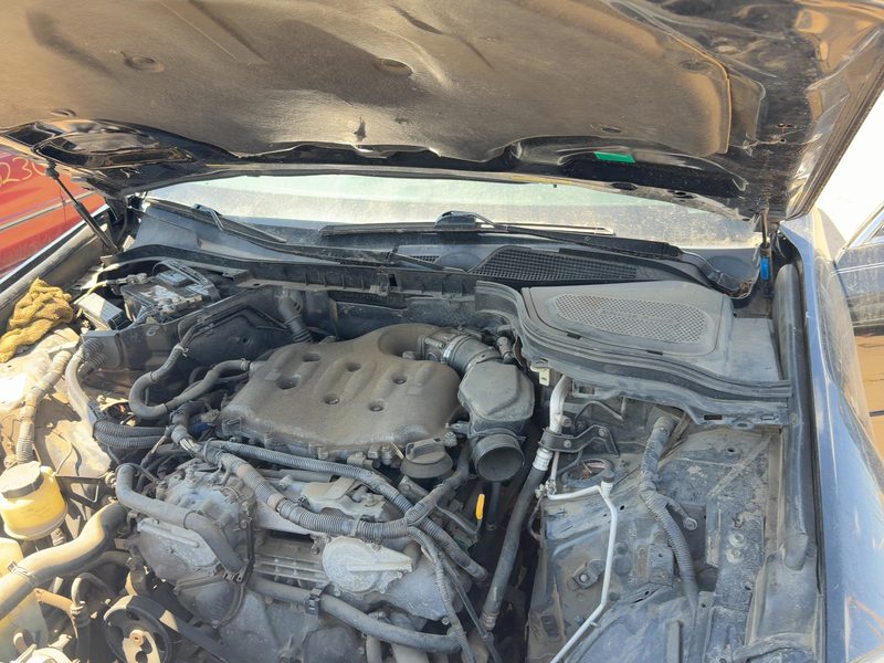 2006-2010 Infiniti M35 Hood Hinge RH