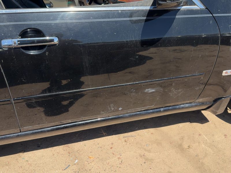 2006-2007 Infiniti M35 Front Door Moulding RH