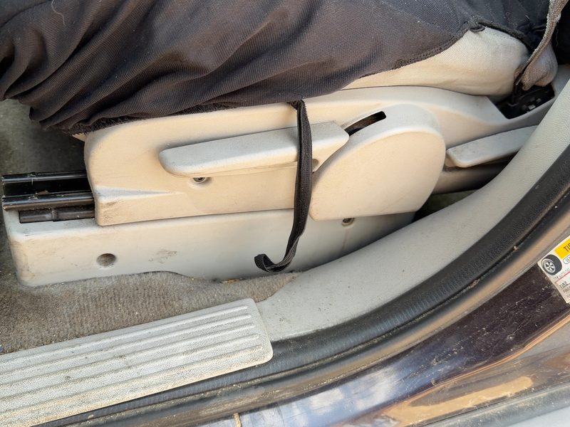 2006 Chevrolet Equinox Seat Track LH