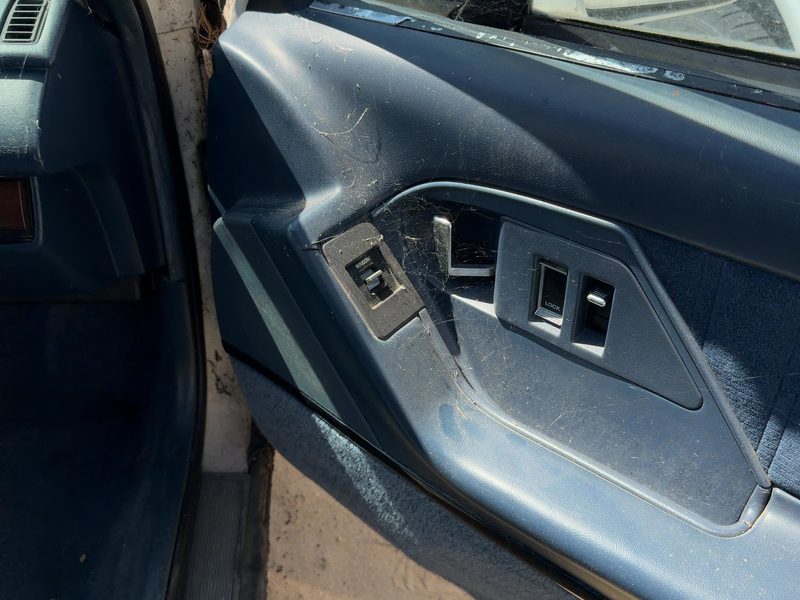 1993 Oldsmobile Eighty-eight (80 & Up) Front Door Trim Panel RH