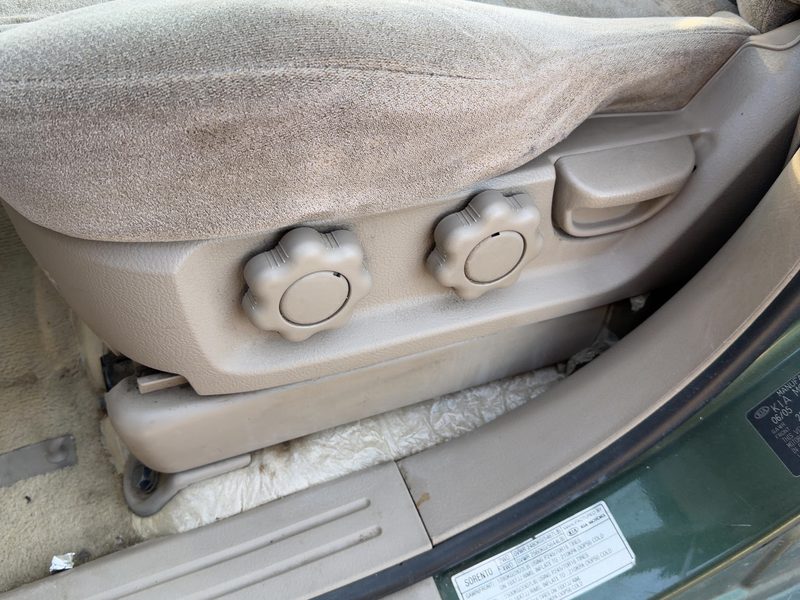 2006 Kia Sorento Seat Track LH