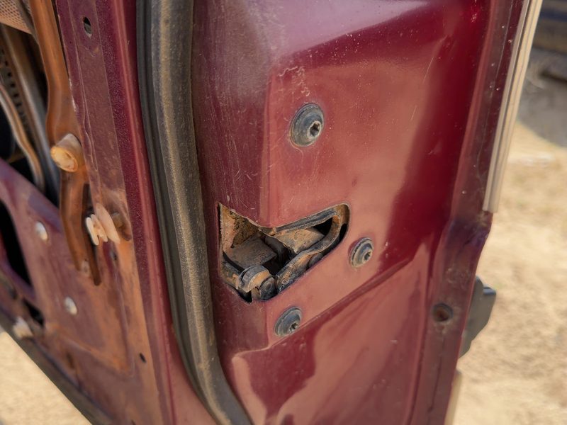 1986 Buick Park Avenue (80&up) Front Door Latch RH