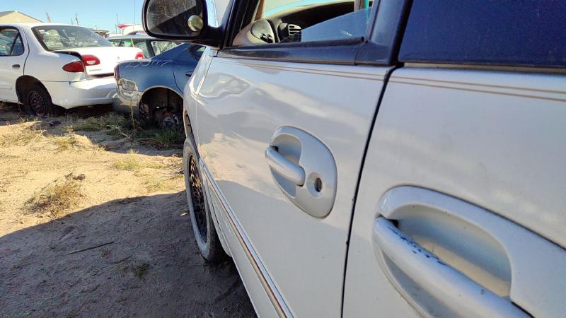 1996-2000 Chrysler Town & Country Front Door LH