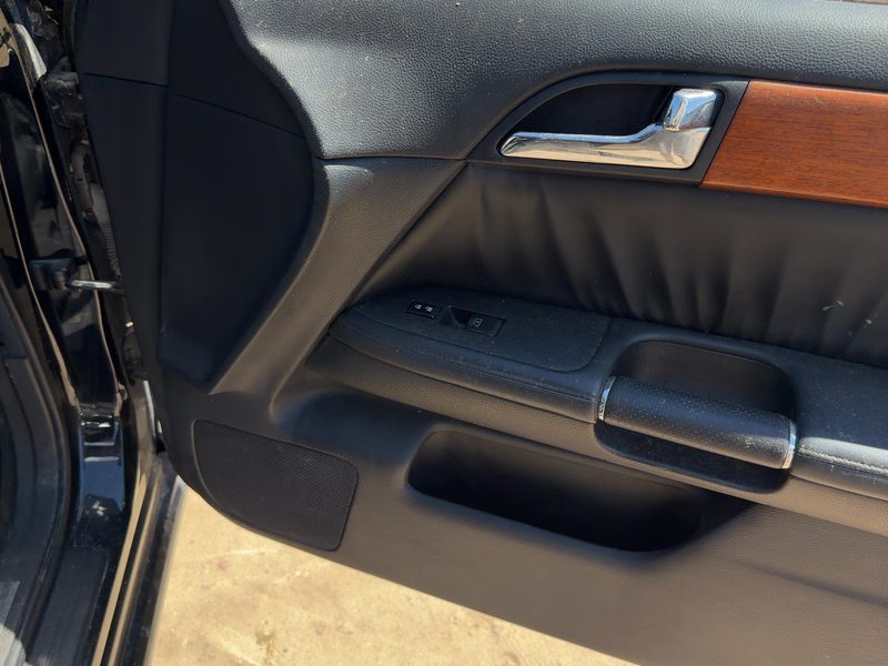 2006-2007 Infiniti M35 Front Door Trim Panel RH