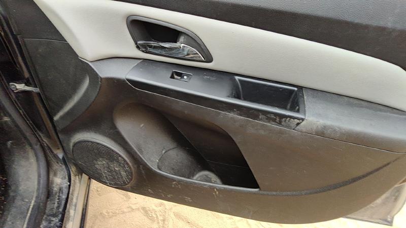 2011-2014 Chevrolet Cruze Front Door Trim Panel RH