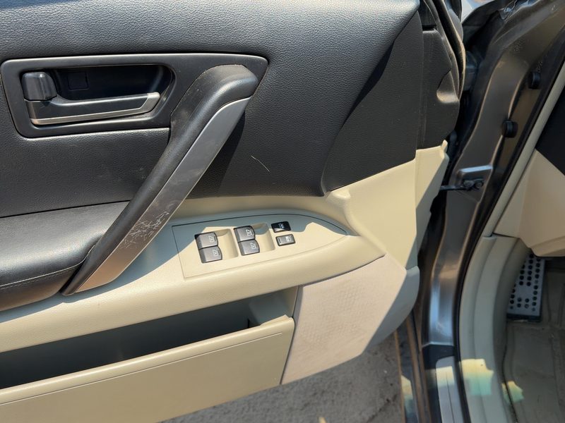 2003-2006 Infiniti FX Series Front Door Trim Panel LH