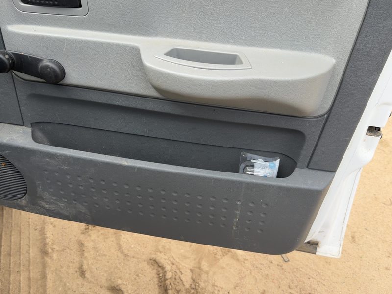 2005-2007 Dodge Dakota (mid-size) Front Door Trim Panel RH