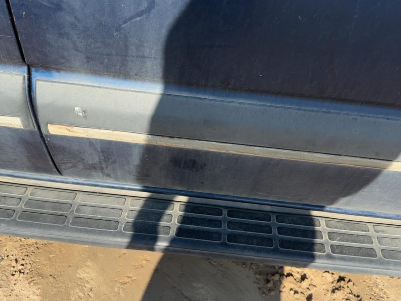 2000-2006 Chevy/gmc Suburban 1500 Series Front Door Moulding RH