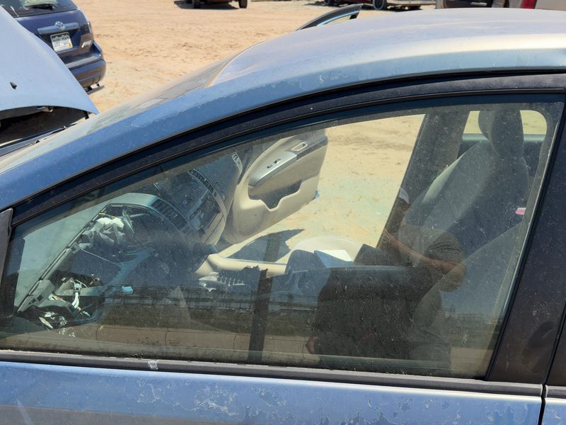 2004-2009 Toyota Prius Front Door Glass/Window LH