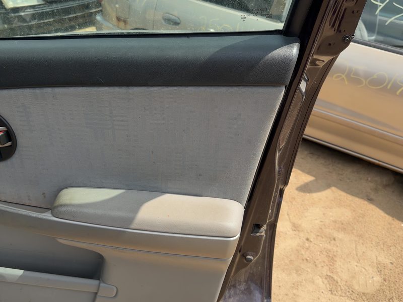 2005-2006 Chevrolet Equinox Front Door Trim Panel RH