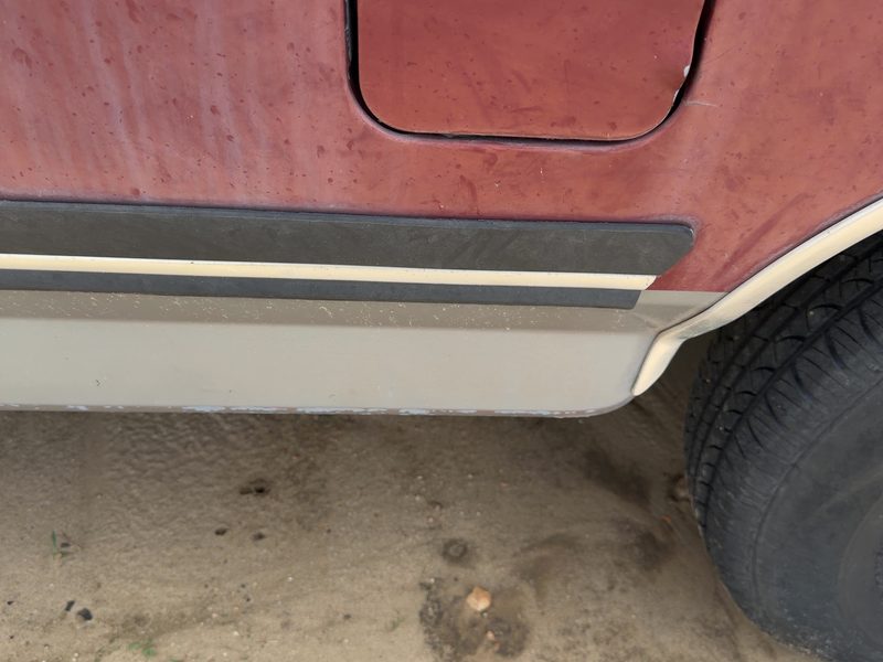 1989 Ford Pickup F150 Series Quarter Panel Moulding LH