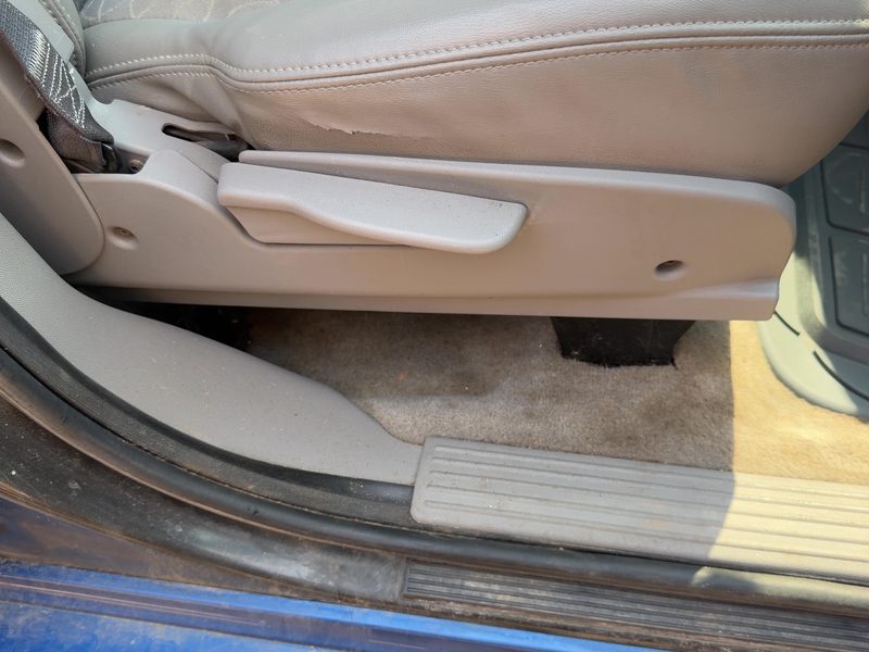 2005 Saturn Vue Seat Track RH