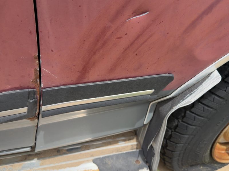 1989 Ford Pickup F150 Series Fender Moulding RH