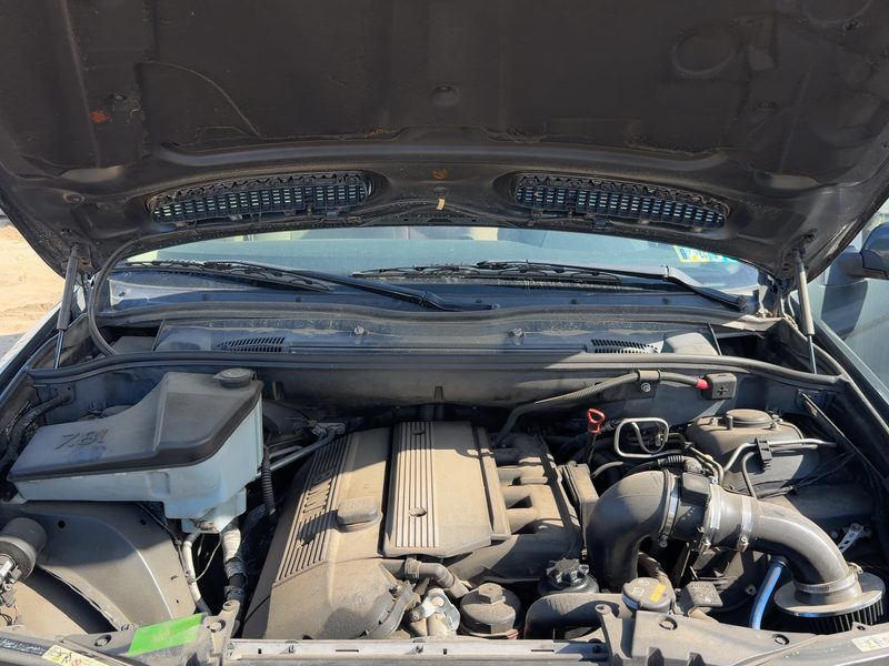 2000-2006 BMW X5 Hood Hinge RH