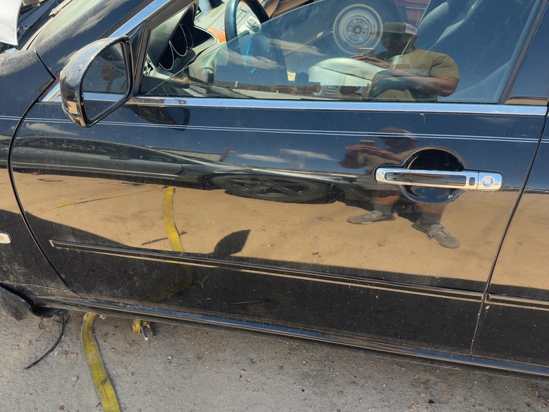 2006-2010 Infiniti M35 Front Door LH