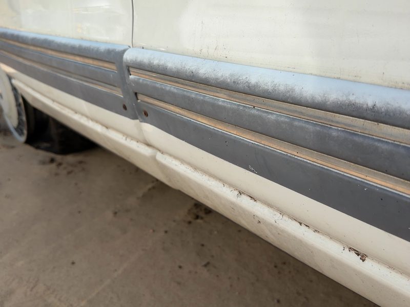 1993 Oldsmobile Eighty-eight (80 & Up) Front Door Moulding RH