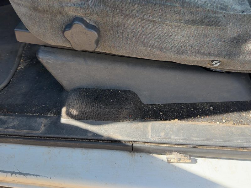 2002 Blazer S10/jimmy S15 Seat Track LH