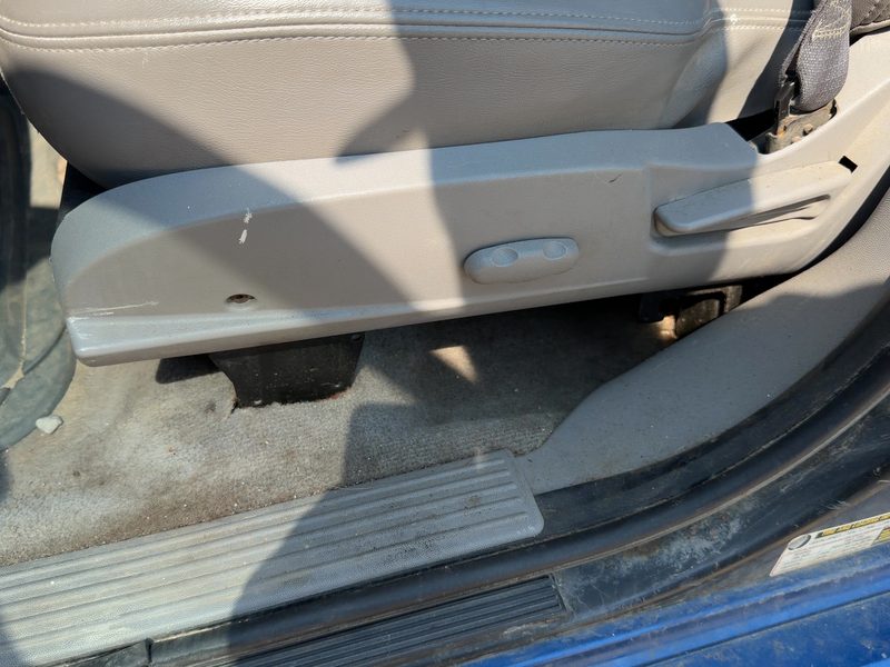2005 Saturn Vue Seat Track LH