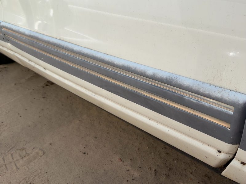 1993 Oldsmobile Eighty-eight (80 & Up) Front Door Moulding RH