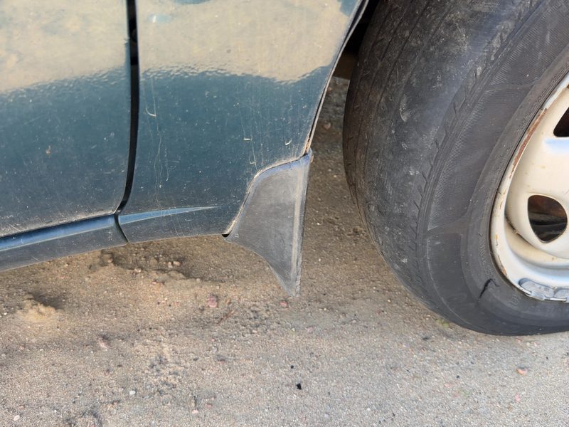 1998-2002 Toyota Corolla (also See FX 87-88) Fender Moulding RH
