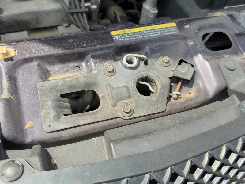 2005-2006 Chevrolet Equinox Radiator Support