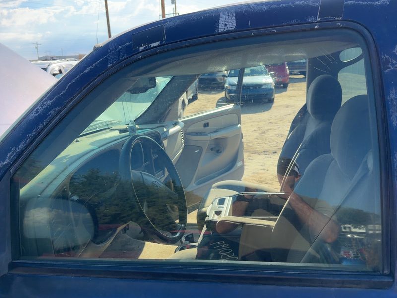 1999-2007 Chevy/gmc Suburban 1500 Series Front Door Glass/Window LH