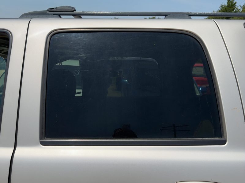 2000-2007 Chevy/gmc Suburban 1500 Series Rear Door Glass/Window LH