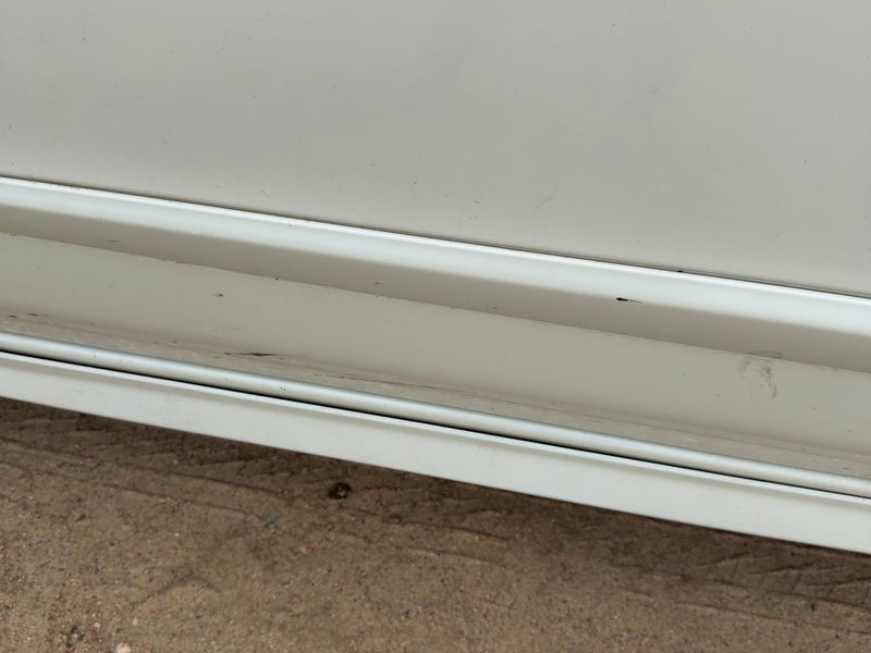 2000-2001 Infiniti I30 Front Door Moulding LH
