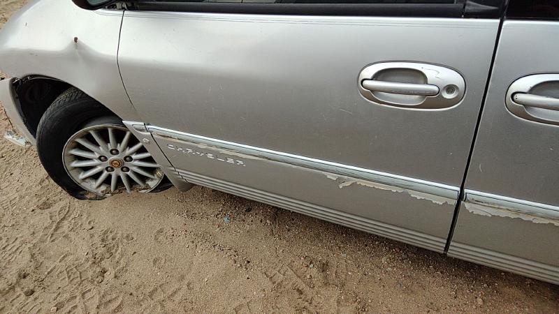 1996-2000 Chrysler Town & Country Front Door LH