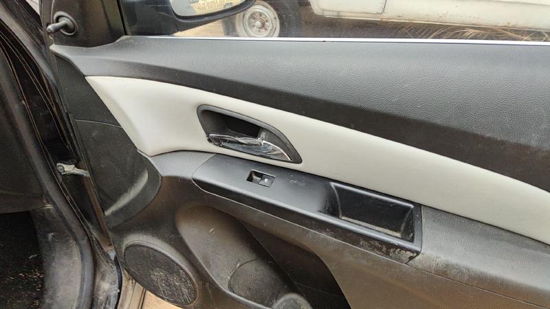 2011-2014 Chevrolet Cruze Front Door Trim Panel RH