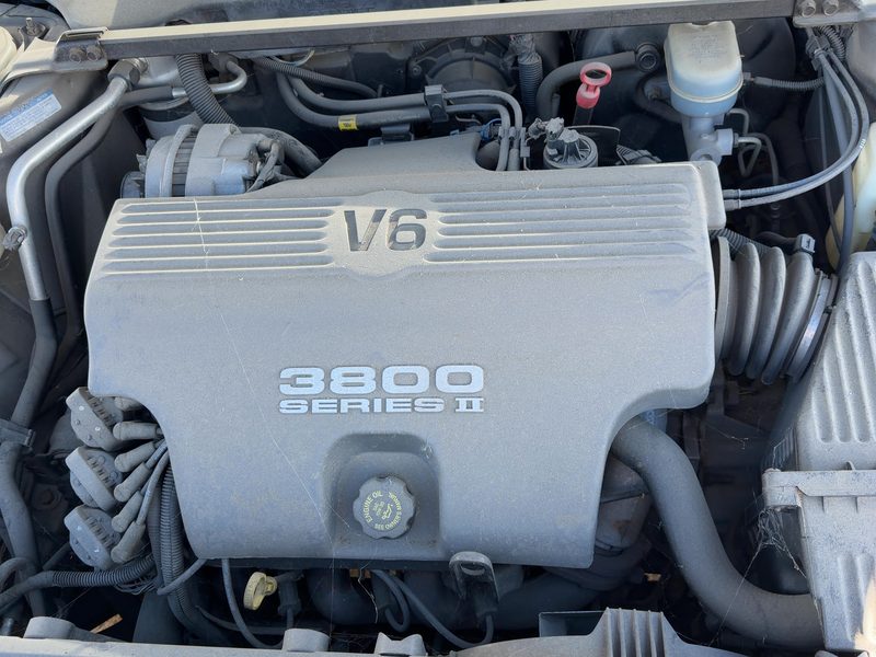 1999 Pontiac Bonneville (80 & Up) Engine Cover