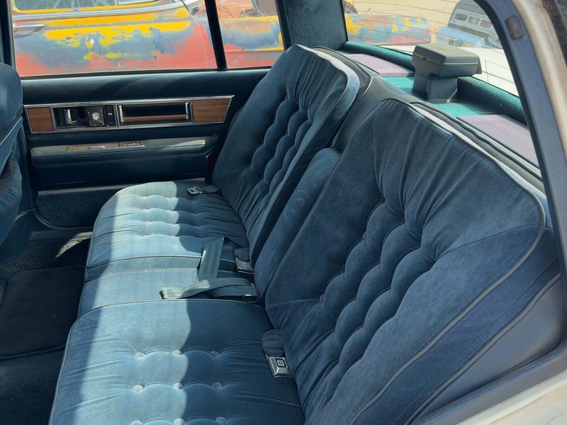 1986 Oldsmobile Ninety-eight (80 & Up) Rear Seat Belt RH