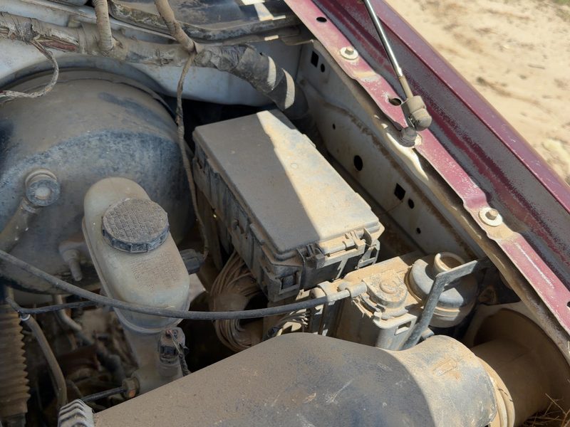 2000-2003 Ford Pickup F150 Series Engine Fuse Box