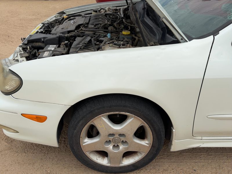 2000-2001 Infiniti I30 Fender LH