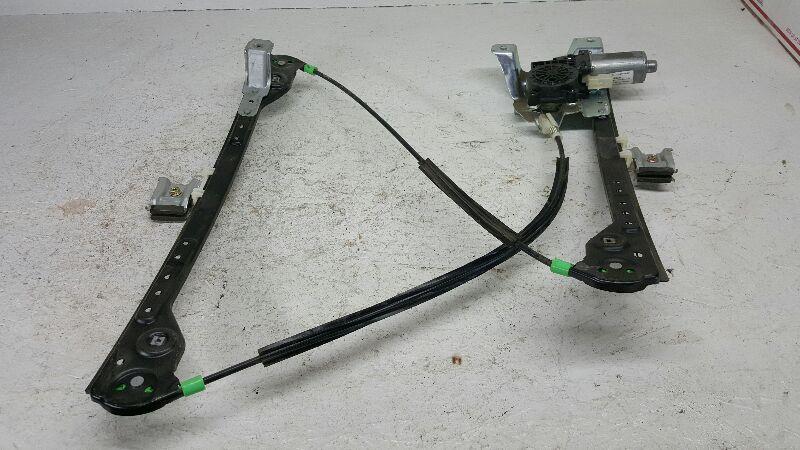 2004-2006 Chrysler Pacifica Front Door Regulator RH