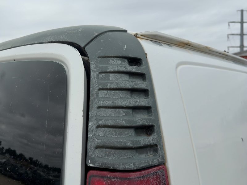 2002 Chevrolet Van Express 2500 Series Quarter Panel Moulding RH