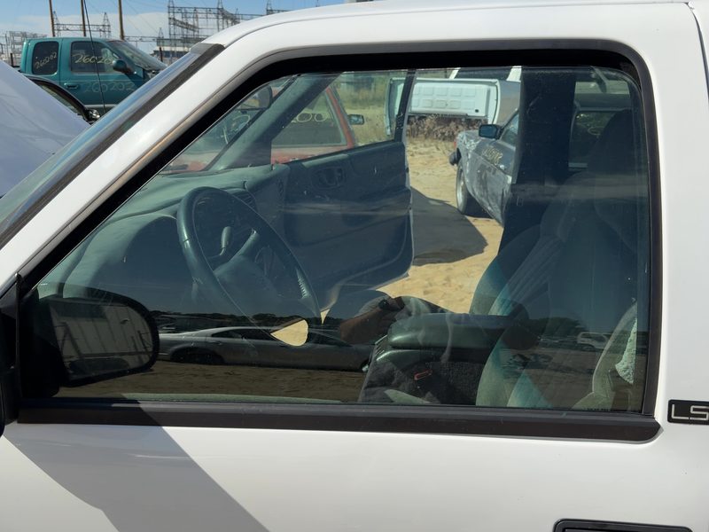 1994-2005 Blazer S10/jimmy S15 Front Door Glass/Window LH