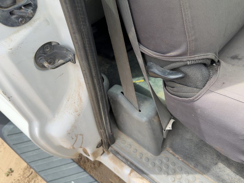 2005 Ford F350 Super Duty Pickup Front Seat Belt RH
