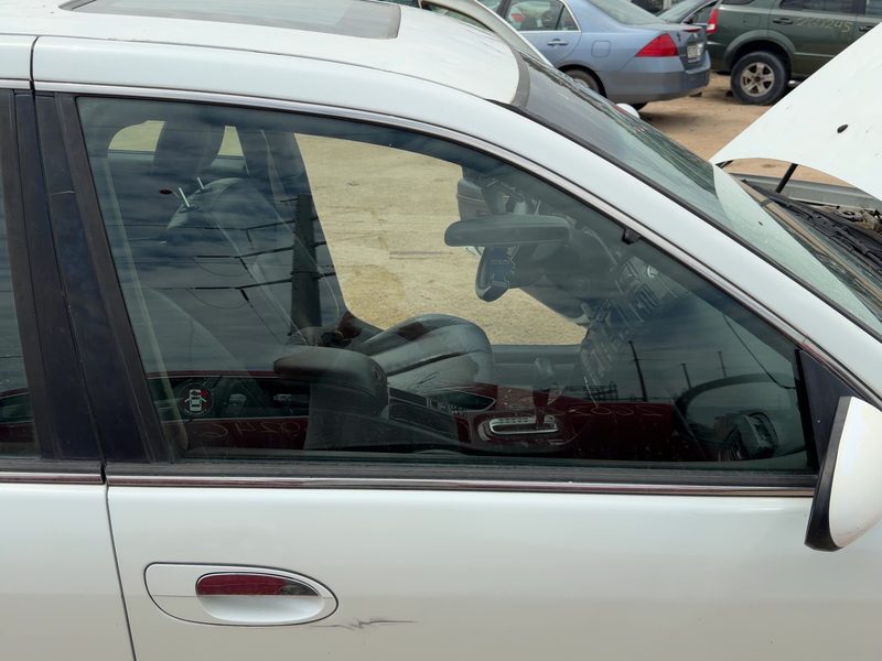 2000-2004 Infiniti I30 Front Door Glass/Window RH