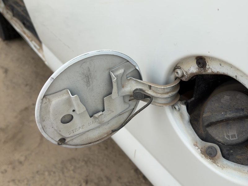 2000-2002 Chevrolet Van Express 2500 Series Fuel Tank Door