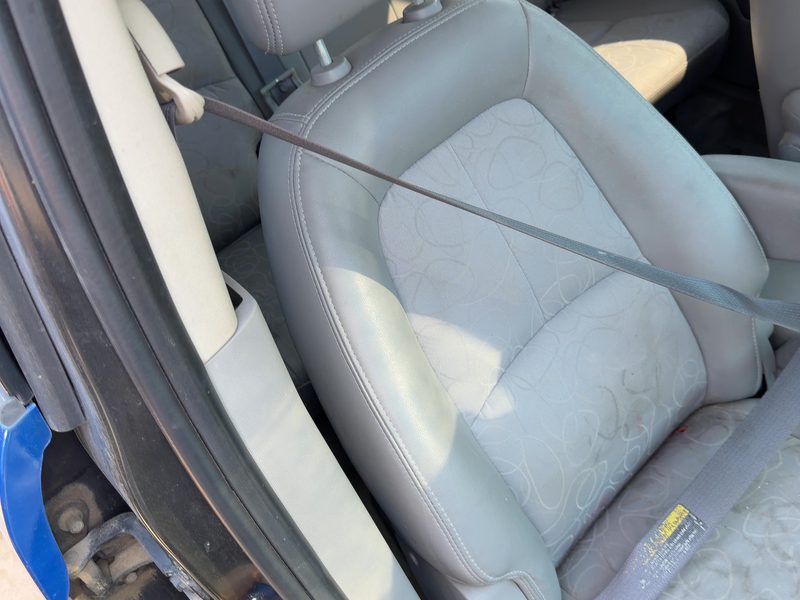 2005 Saturn Vue Front Seat Belt RH